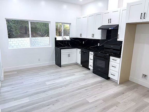 4th image of 730 Amador Cir #B