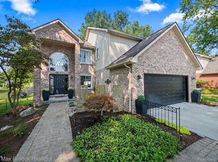 1368 Grinnell Ave, Waterford, MI