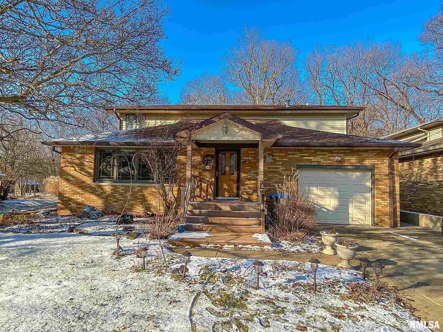 114 Reinders Rd photo 1