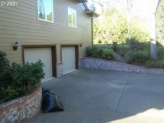 LOWER 2 CAR GARAGE