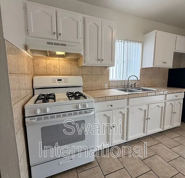 1733 1/2 E 63rd St — Photo 11