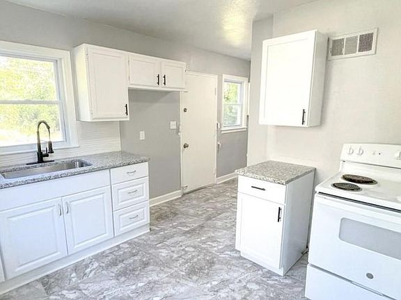 3rd image of 7439 Arleta Blvd