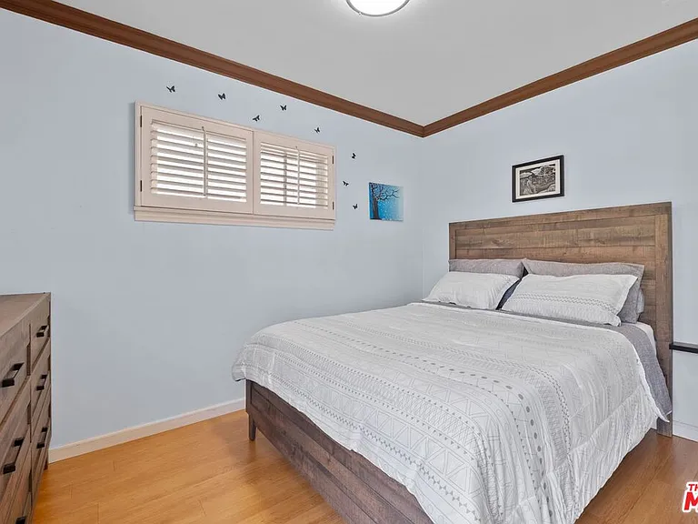 471 S Clark Dr — Photo 22