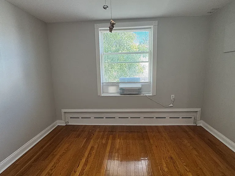 2427 S 6th St — Photo 14