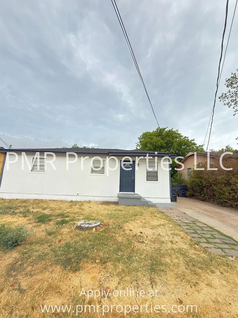 3 Bedrooms / 1 Bathroom House — Photo 1