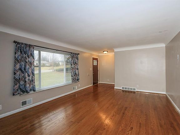 4th image of 8625 Lynnehaven Dr