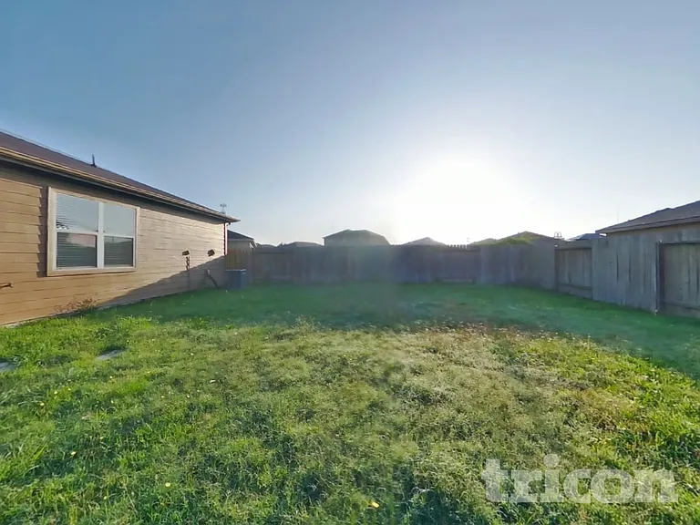 1502 Tulip Ln — Photo 14
