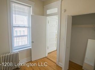 1206 W Lexington St APT 3F, Chicago, IL 60607