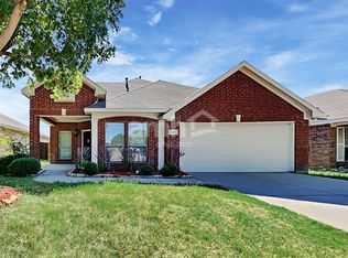 820 Cheryl St, Crowley, TX 76036