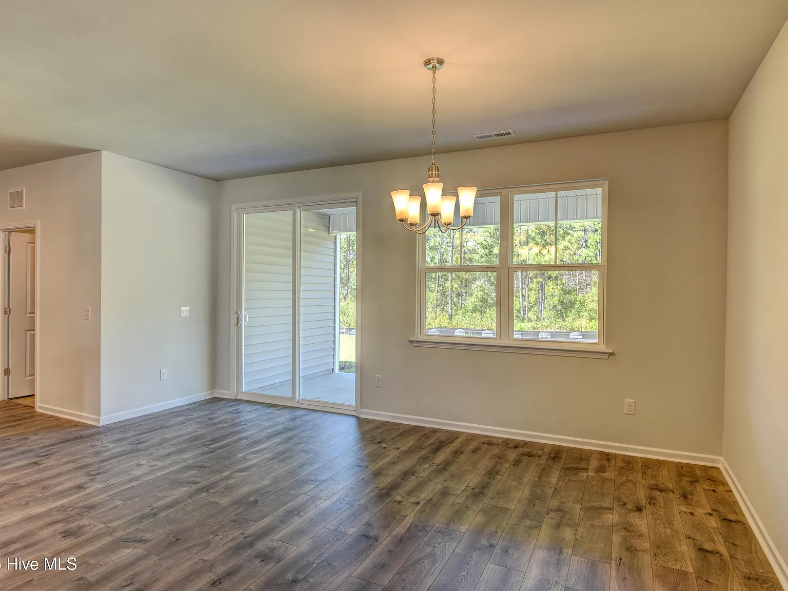 3 bed, 2.0 bath, 1796 sqft, $2,600 — Photo 4