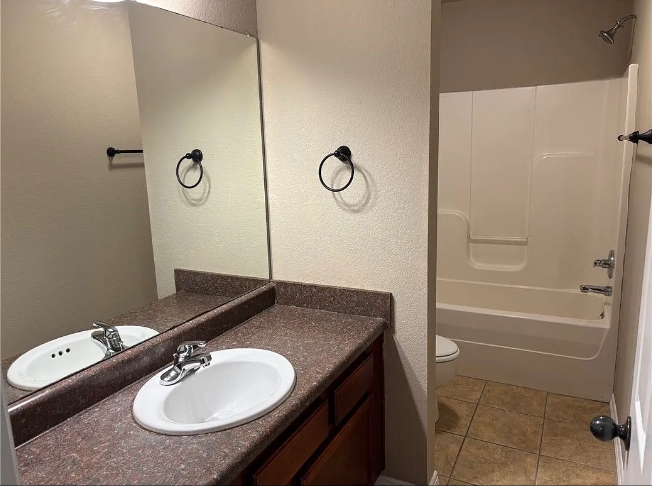 3 bed, 1200 sqft, $1,600 — Photo 4