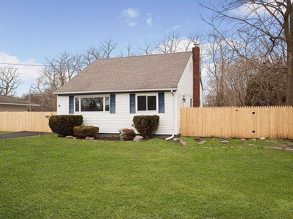 3rd image of 12 Munson Ln