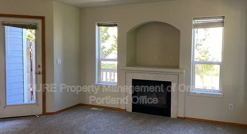 3 bed, 2.5 bath, 1623 sqft, $2,395 — Photo 3