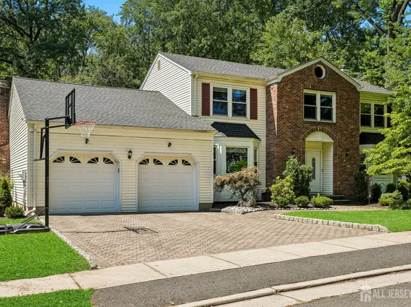 2 Link Pl, Edison, NJ 08820