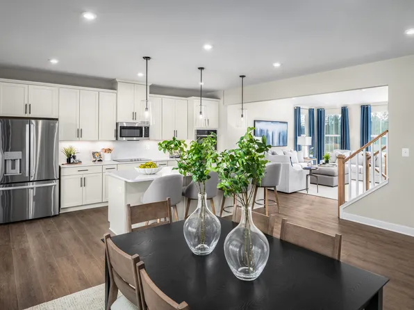 13 Lafayette Ln, Towaco, NJ 07082