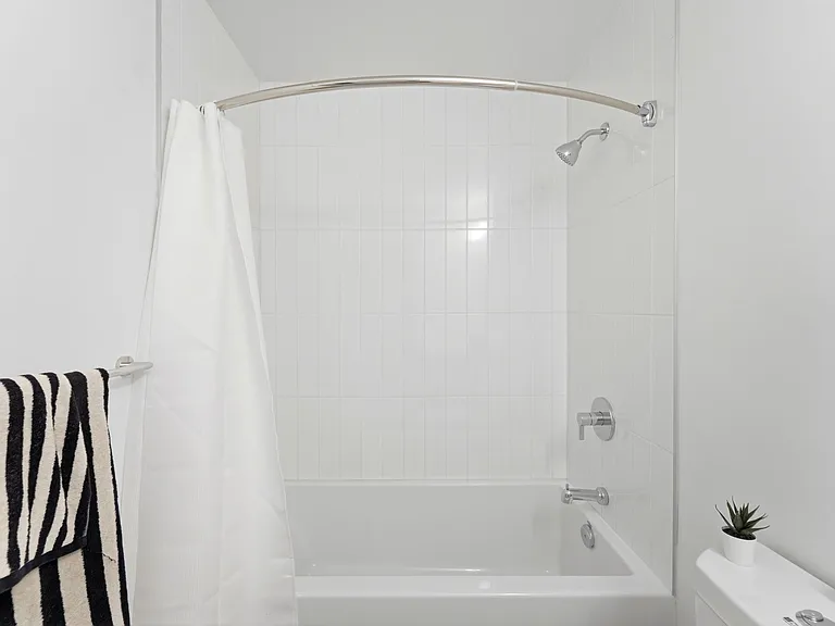 166 College Ave W — Photo 17
