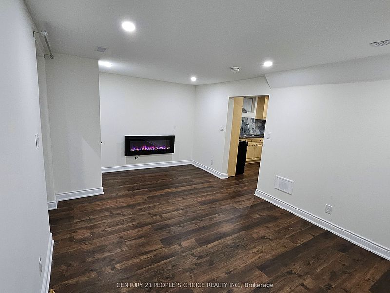 Kitchener House for rent - 2 Bedrooms — photo 8