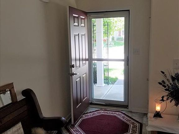 5th image of 941 Maidstone Ave