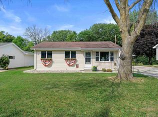 1008 Meadowview Dr, Menasha, WI 54952