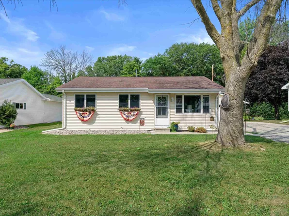 1008 Meadowview Dr, Menasha, WI 54952
