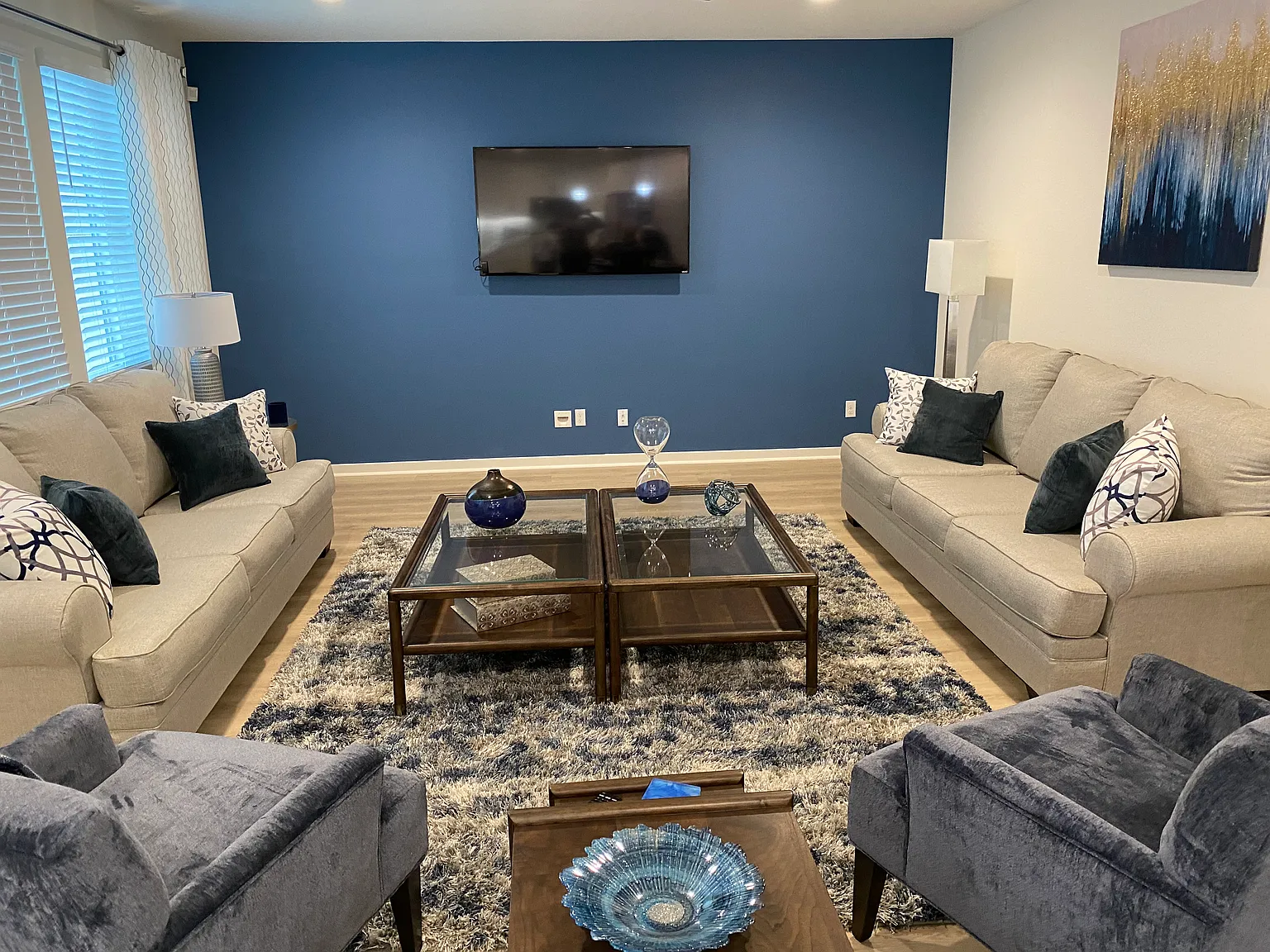 3 bed, 2.5 bath, 2600 sqft, $2,500 — Photo 3