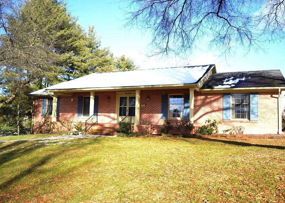 1st image of 425 Lakeview Dr
