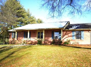 425 Lakeview Dr, Wytheville, VA 24382