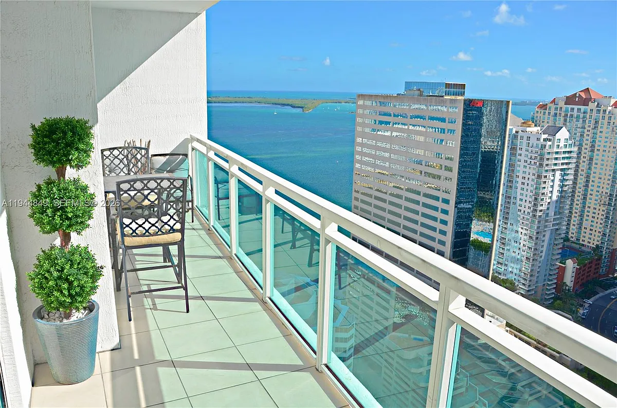 Building Photo - 950 Brickell Bay Dr #3705