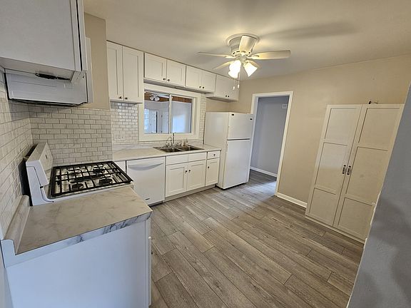 3rd image of 31 Lynwood Dr