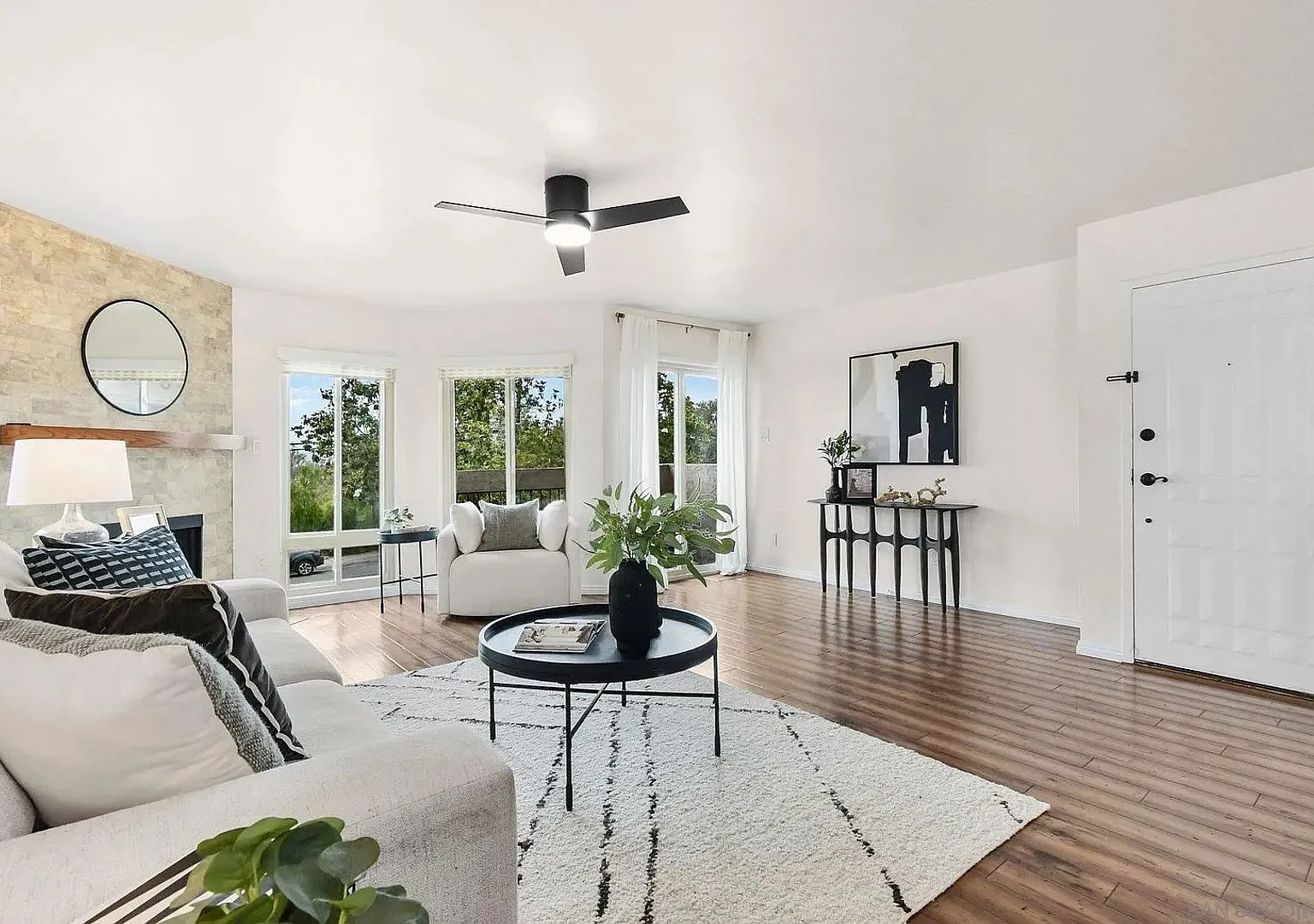 Gorgeous Tri Level Town Home in El Cajon! — Photo 4