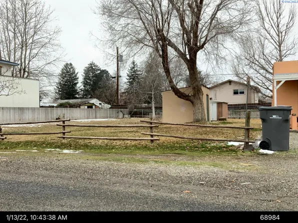 513 N Hartford St, Kennewick, WA 99336