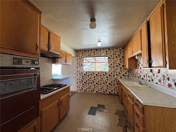 4th image of 8838 Ilex Ave