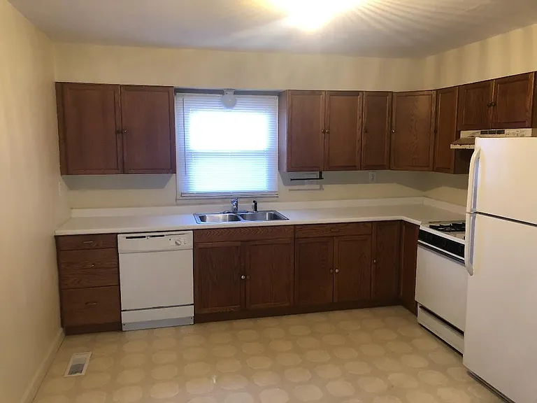 805 N Springer St — Photo 7