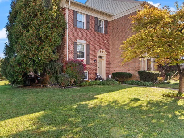 13 Valley Crossing Cir, Cockeysville, MD 21030