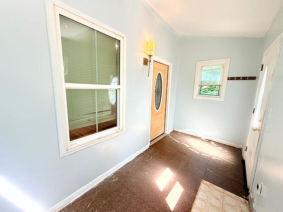 2nd image of 1601 Sexton St