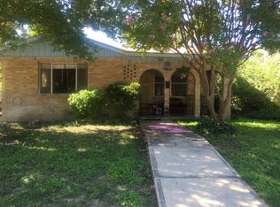608 W Garden St, Uvalde, TX 78801