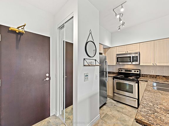 3rd image of 51 Lower Simcoe St #210