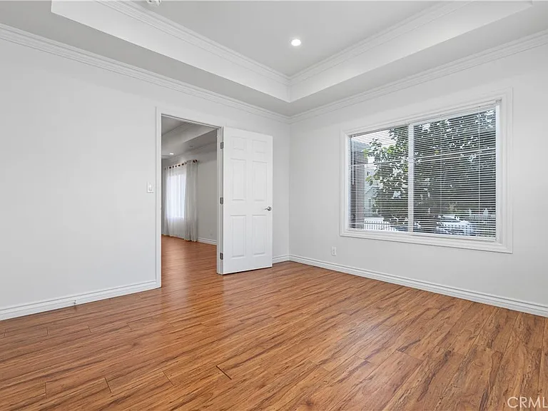 766 N Alexandria Ave — Photo 16