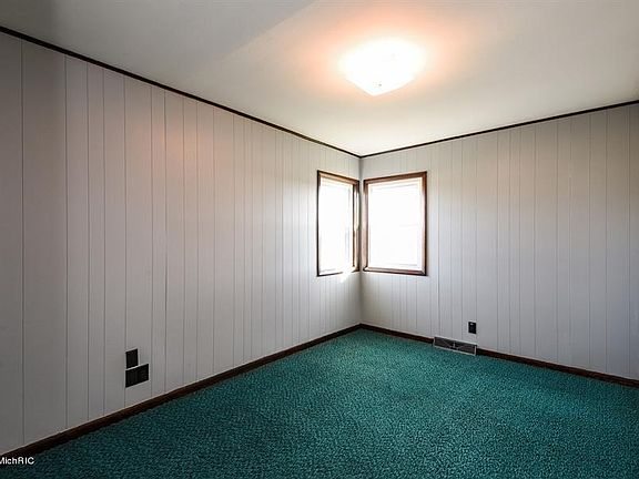 5th image of 6040 Lincoln Ave