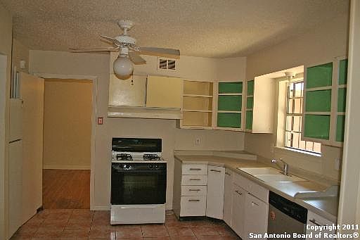 3rd image of 2022 Flamingo St