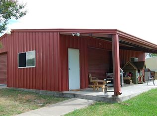 207 Thompson St, Fayetteville, TX 78940