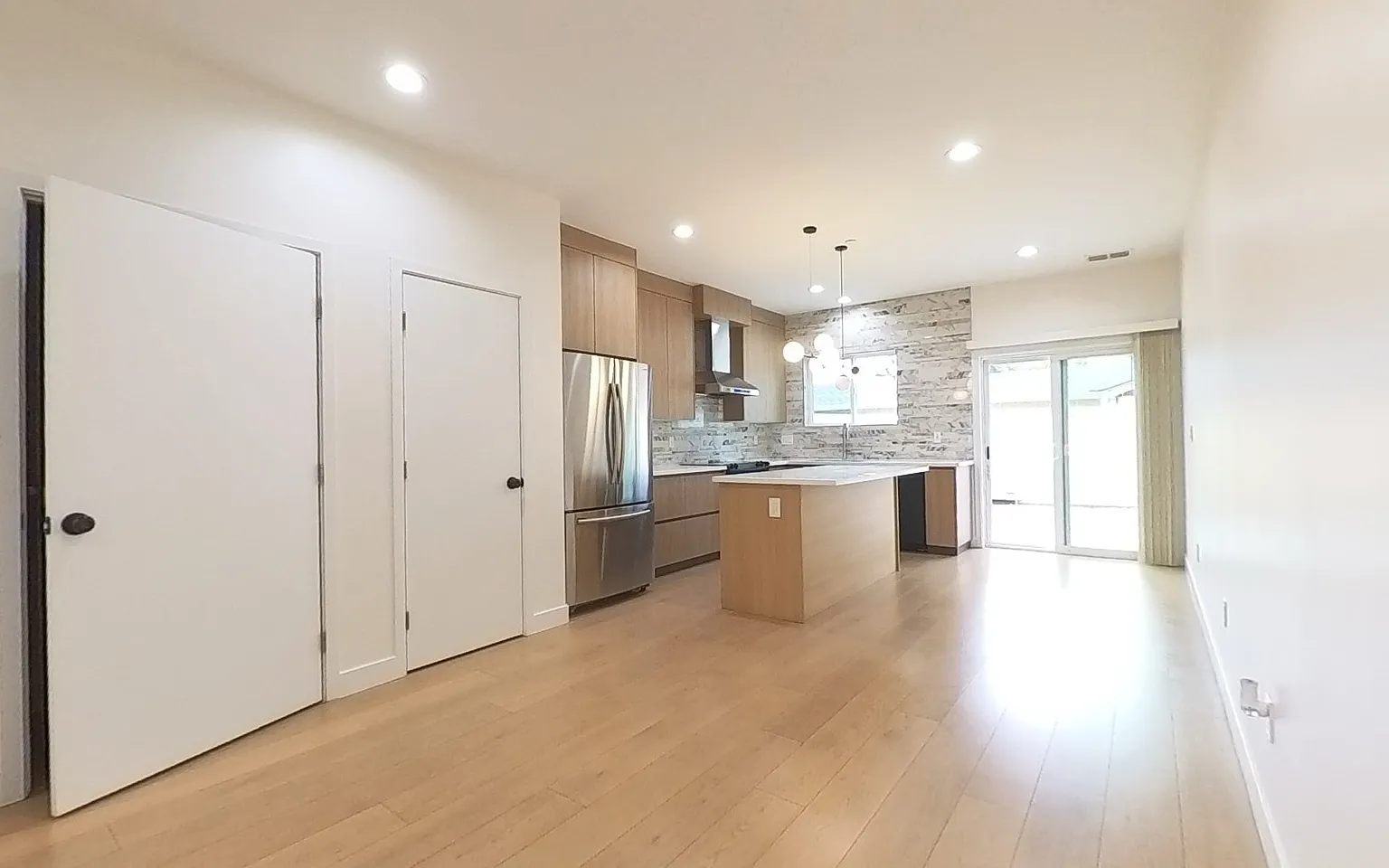 3 bed, 1200 sqft, $4,000 — Photo 1