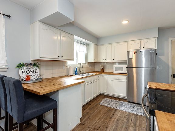 3rd image of 3405 Meyer Pl