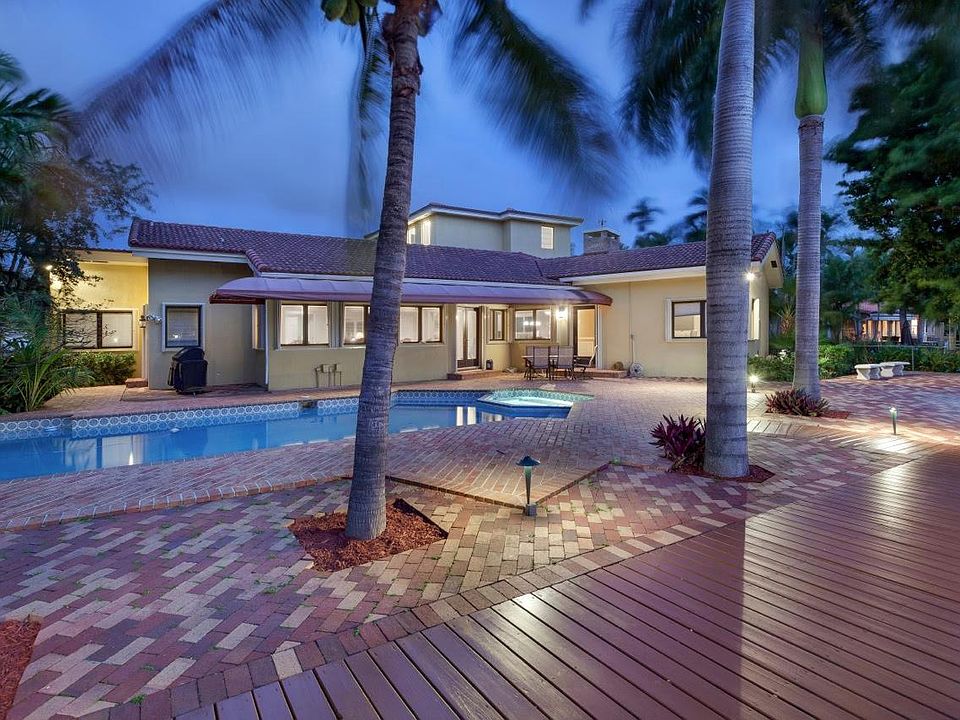 1st image of 616 Riviera Isle Dr