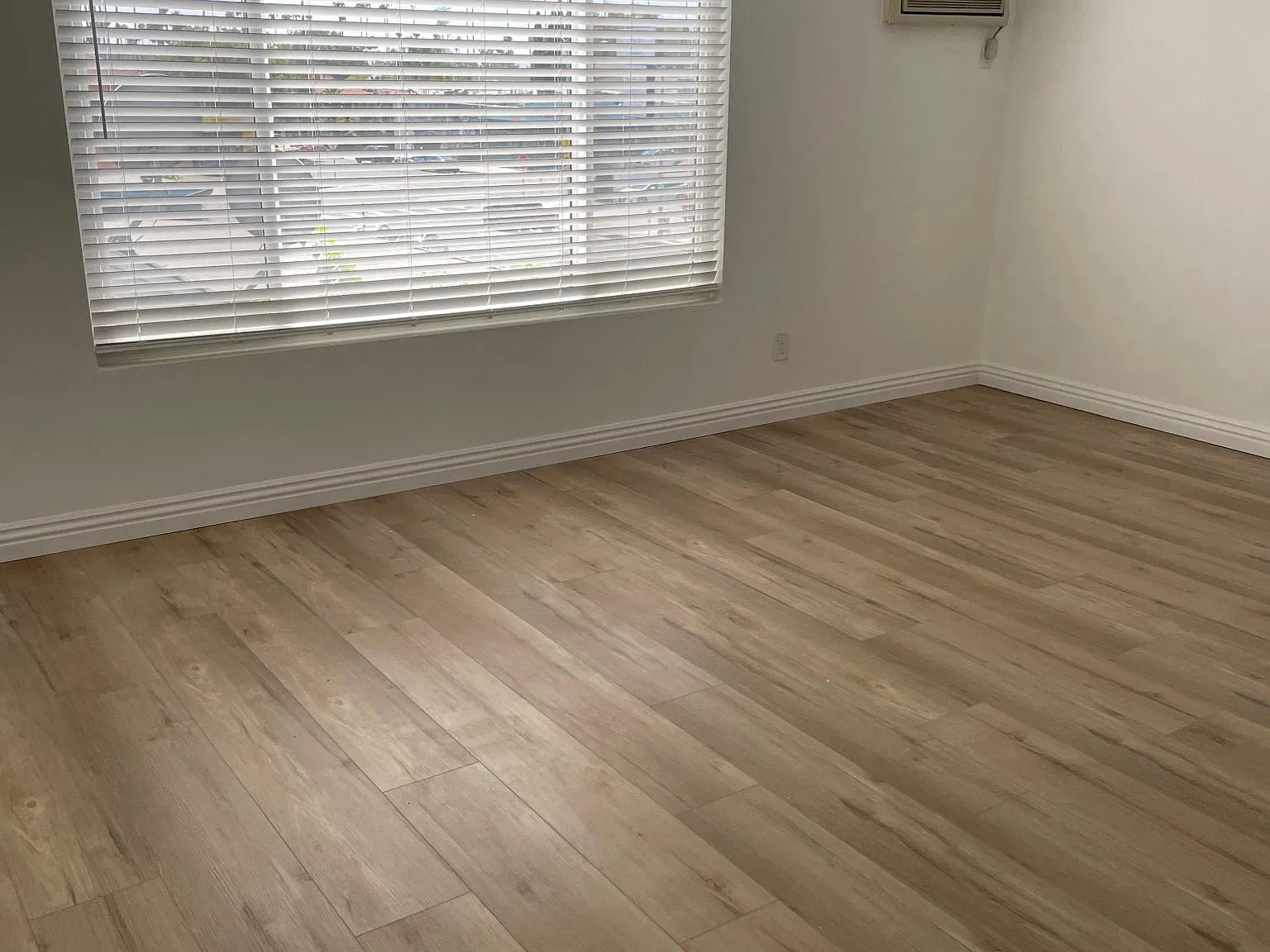 1722 Winona Blvd — Photo 3
