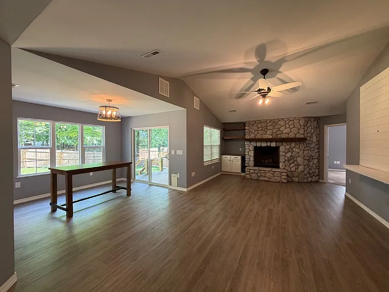 1270 Skyview Dr — Photo 11