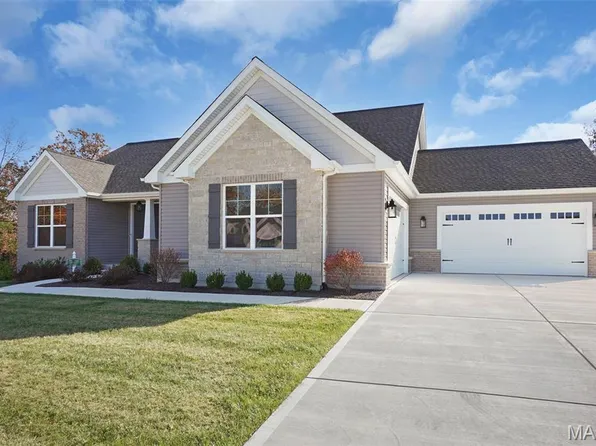 1035 Morgan Meadow Dr, Wentzville, MO 63385