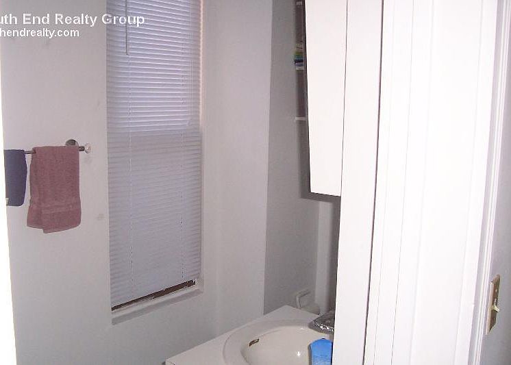 2nd image of 29-33 Wellington St #402A
