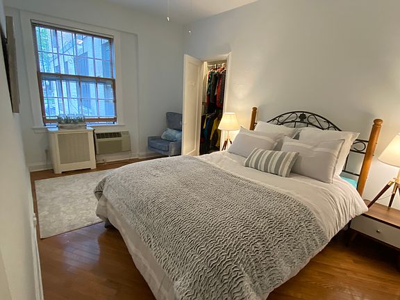 3rd image of 2032 Belmont Rd NW APT 107