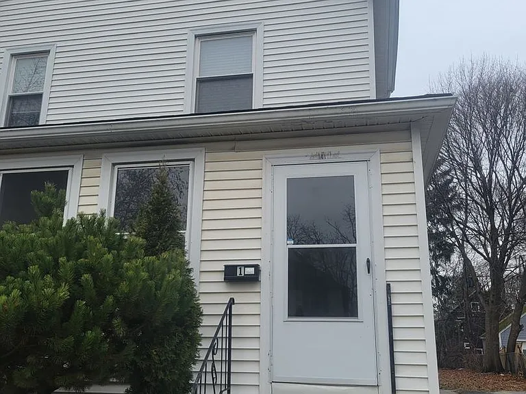 126 Flanders St — Photo 11